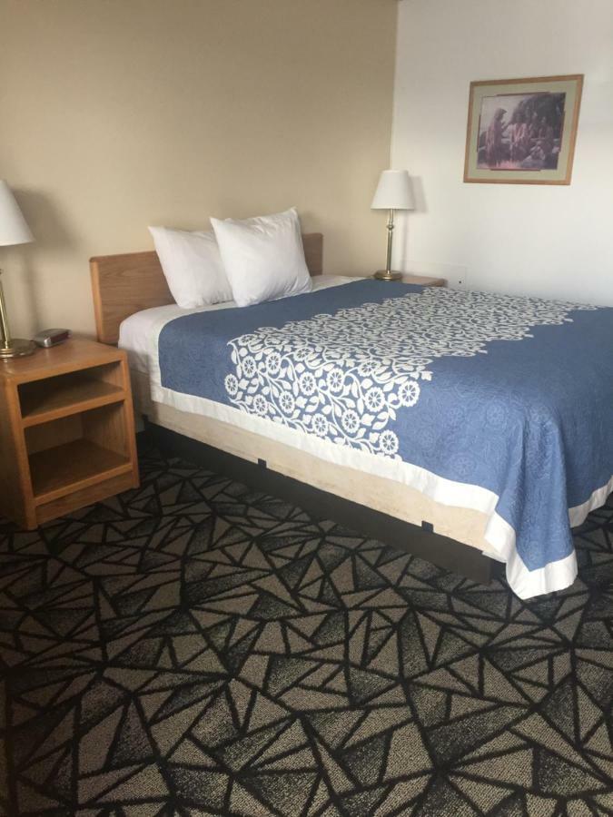 Tomahawk Motor Lodge Riverton Extérieur photo