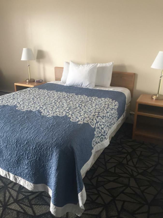 Tomahawk Motor Lodge Riverton Extérieur photo
